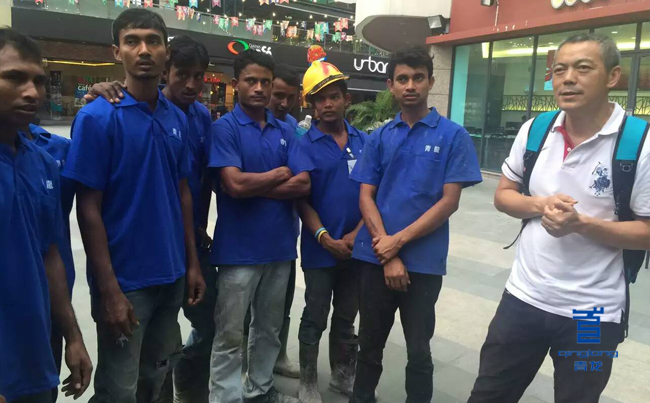 宋總聽取馬來西亞員工防水材料施工匯報 防水材料