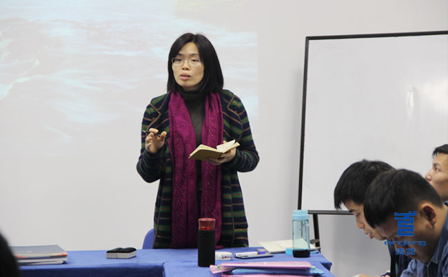 總監(jiān)助理郭伍秀對匯報(bào)進(jìn)行點(diǎn)評 廣東防水