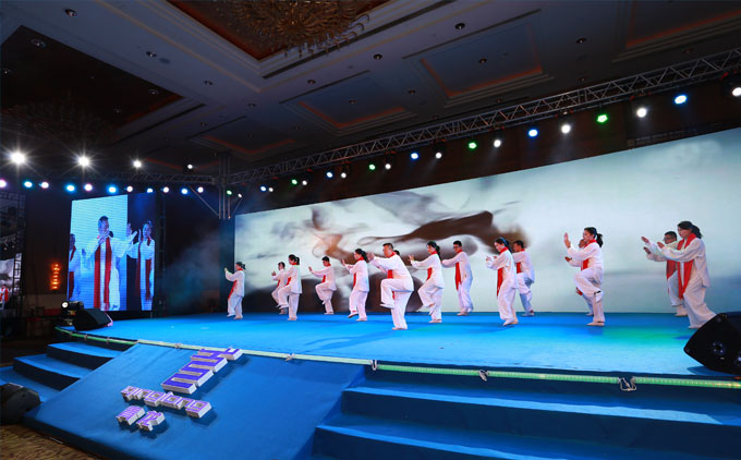 高總帶領青龍太極隊精彩表演 防水