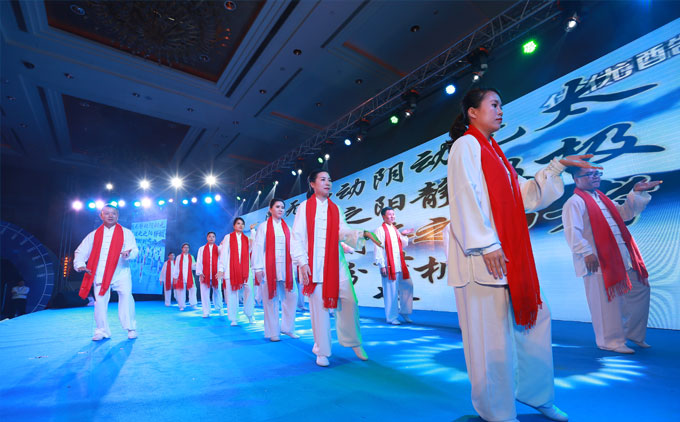 青龍太極隊年會上精彩表演 防水