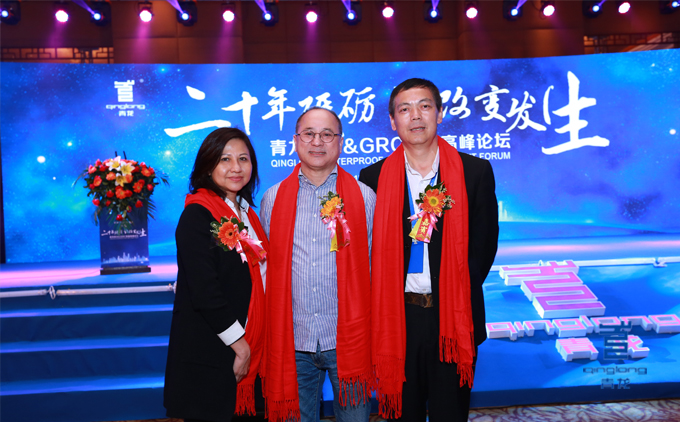 青龍董事長與香港混凝土維修及防水協(xié)會領導在青龍20周年盛會合影 防水材料