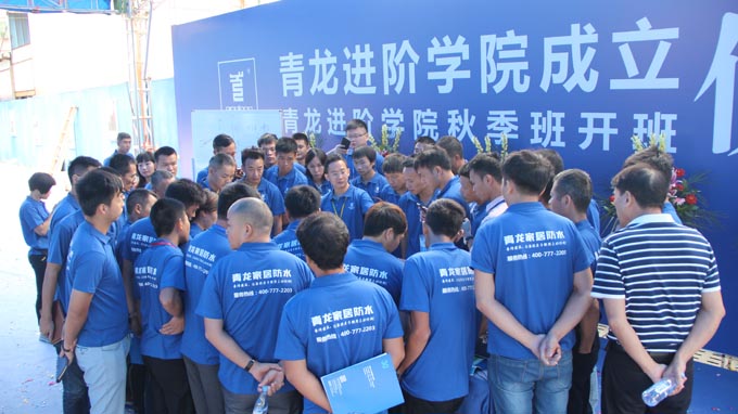 學員近距離了解施工工法 防水材料