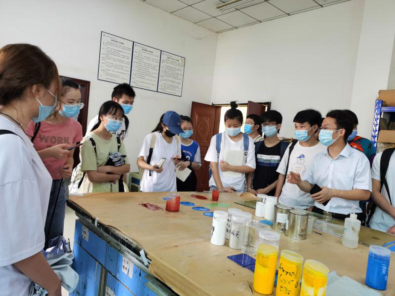 校企共建,廣西民族大學化學化工學院化工系學生參觀青龍南寧工廠 防水補漏