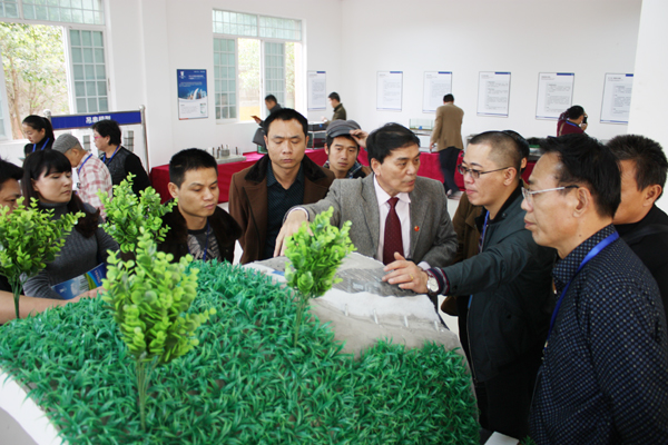 青龍專家徐新生先生向代理商朋友作詳細介紹 青龍防水