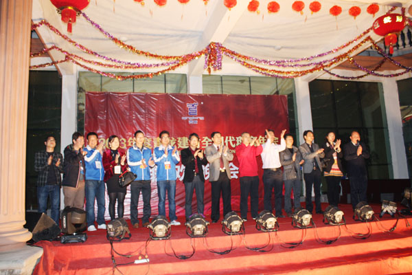 董事長宋敦清先生帶領營銷團隊致年會閉幕辭,期待2014馬年 青龍防水