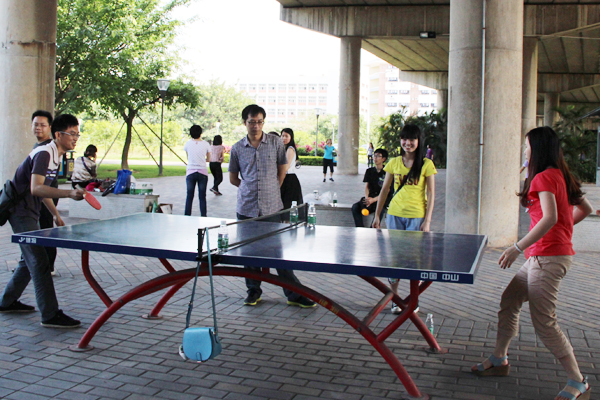 大家玩乒乓球,也是拼勁十足。其中兩位美女好是生猛!擊敗多名男同胞! 青龍戶外活動