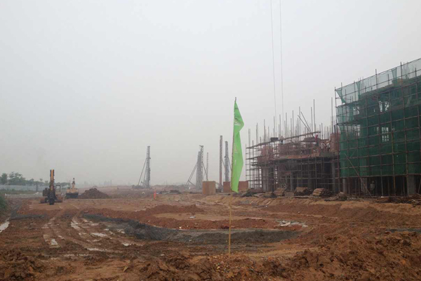 新會碧桂園待建項目正在緊張展開。 防水卷材