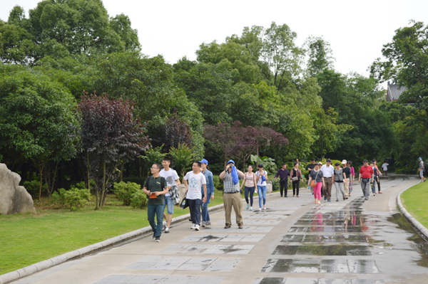 徒步前進中的青龍人,堅持就是勝利! 青龍防水
