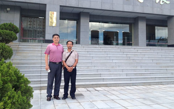 張總和青龍集團技術總監(jiān)徐總合影 臨滄防水