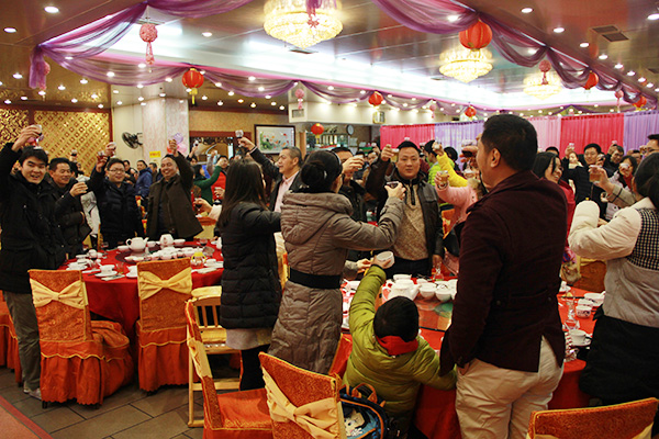 大家舉杯預祝2016年防水材料銷售再奏凱歌 防水材料